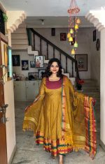 M A Y U R I - Signature Suit