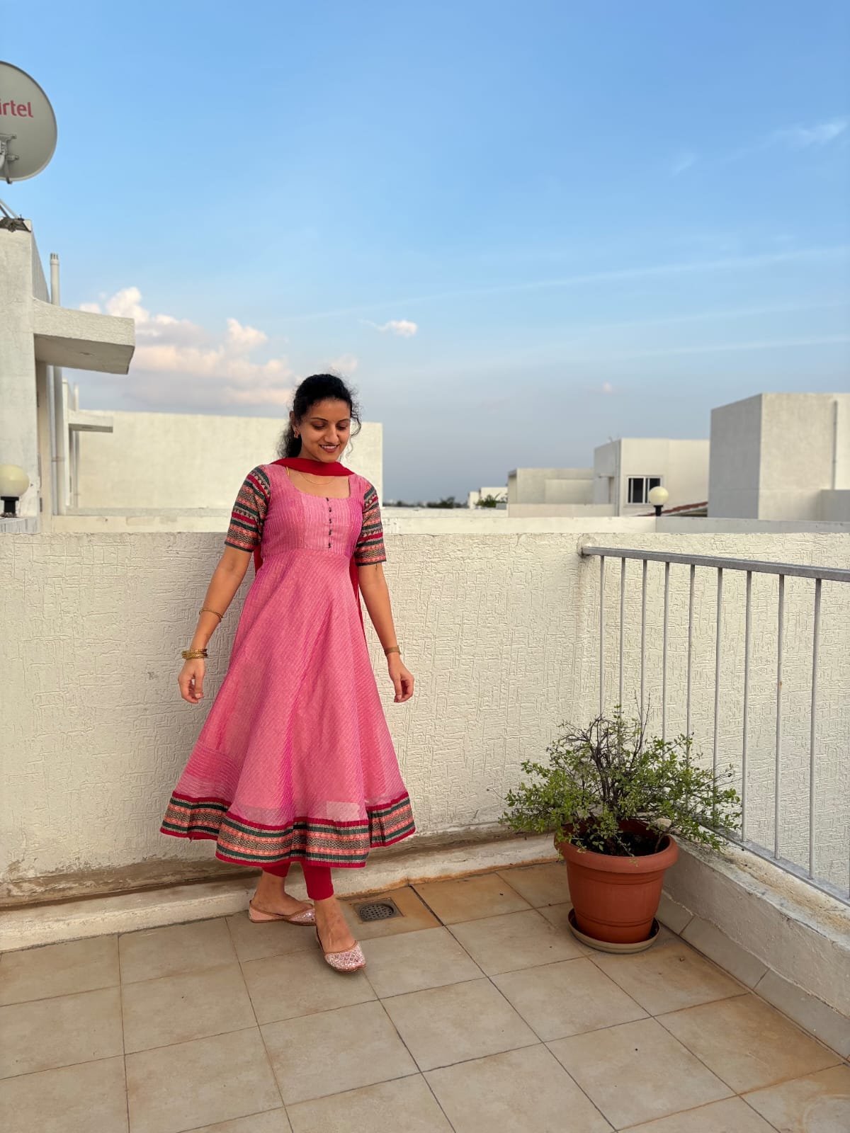 2026/06/998725.jpg Pink Narayanpet gown and Dupatta - Image 1